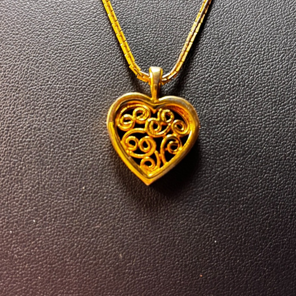 Pendant Necklace Gold Tone Delicate Filigree Heart Pendant - Picture 4 of 8